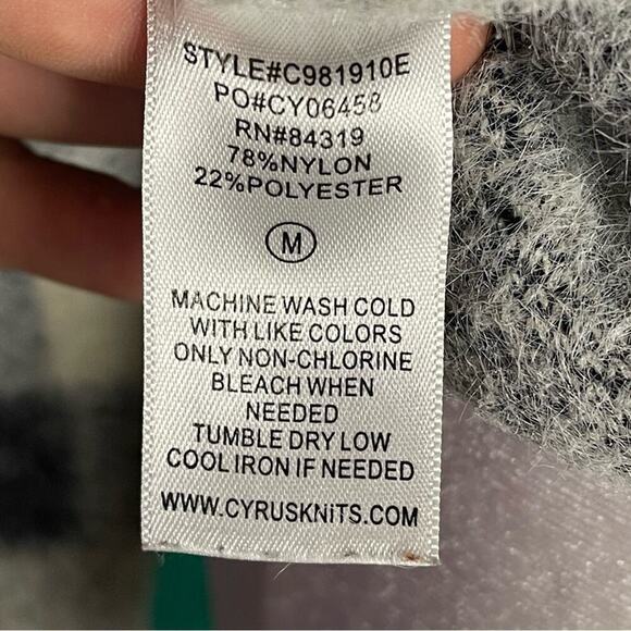 CYRUS Black & White Plaid Fuzzy Soft Scoop Neck Long Sleeve Sweater Size M - Picture 9 of 10